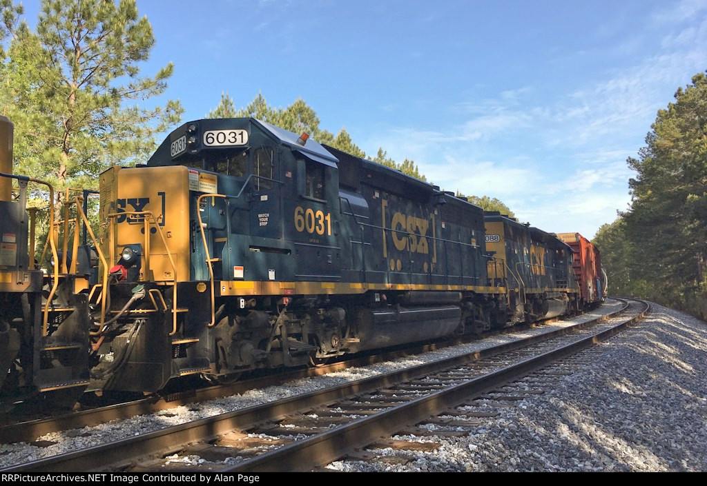 CSX 6031 and 6088 lay over